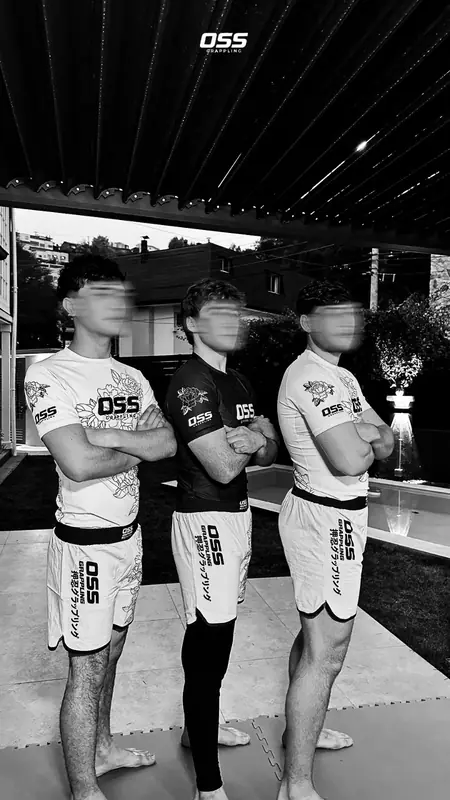 Tres grapplers de noche con la colección Sakura